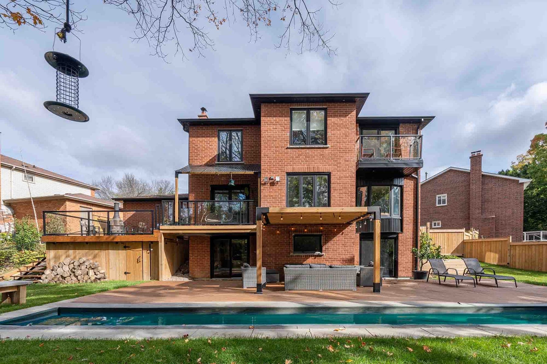 Kemano — rear exterior & pool, Aurora